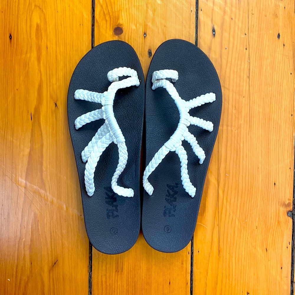 Plaka waterproof rope sandals size 9